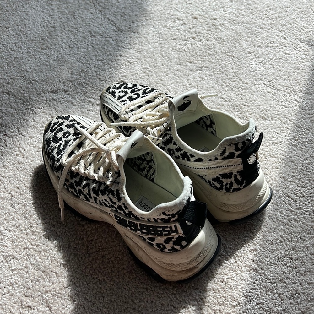 Steve Madden lifestyle/tennis shoes